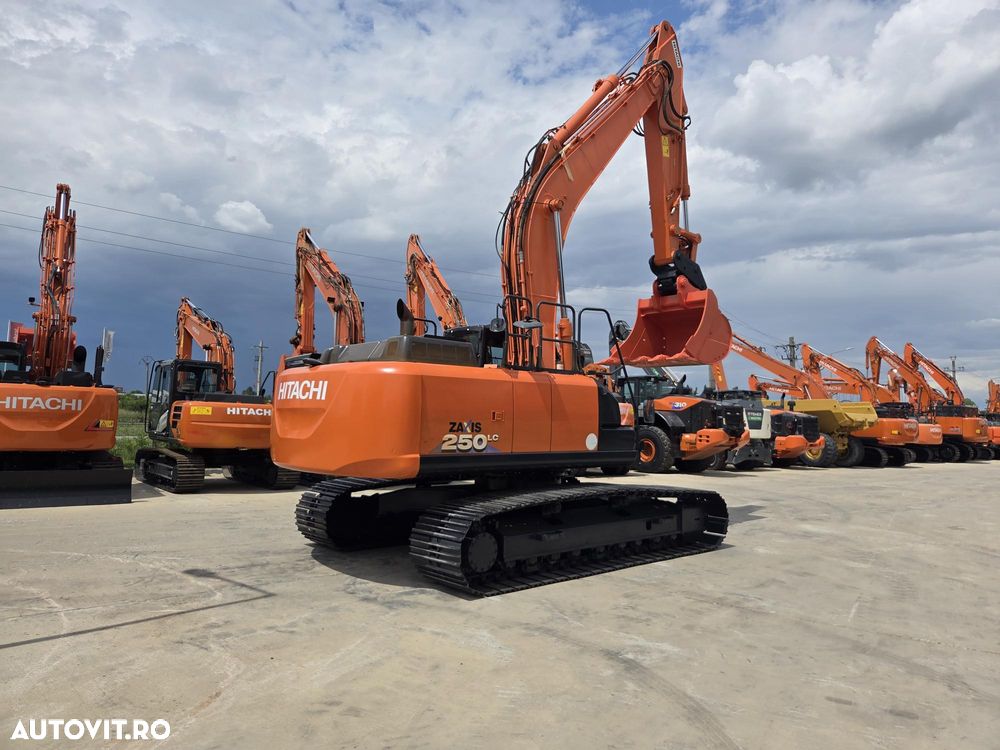 Hitachi ZX250-6, 2019, 6.254h, Masa operationala 27,1tone, cupa NOUA 1,55mc, cupla rapida, lant 80% bun doar 1.109h deplasare, consum mediu 12,5l/h, ad sapare 7m, camera spate si laterale, ridica 16,2 avertizare antirasturnare, 3 pompe hidr, PROMOTIE 86.900 - 30