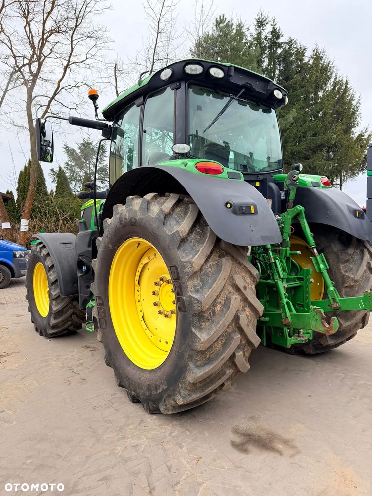 John Deere 6215R - 14