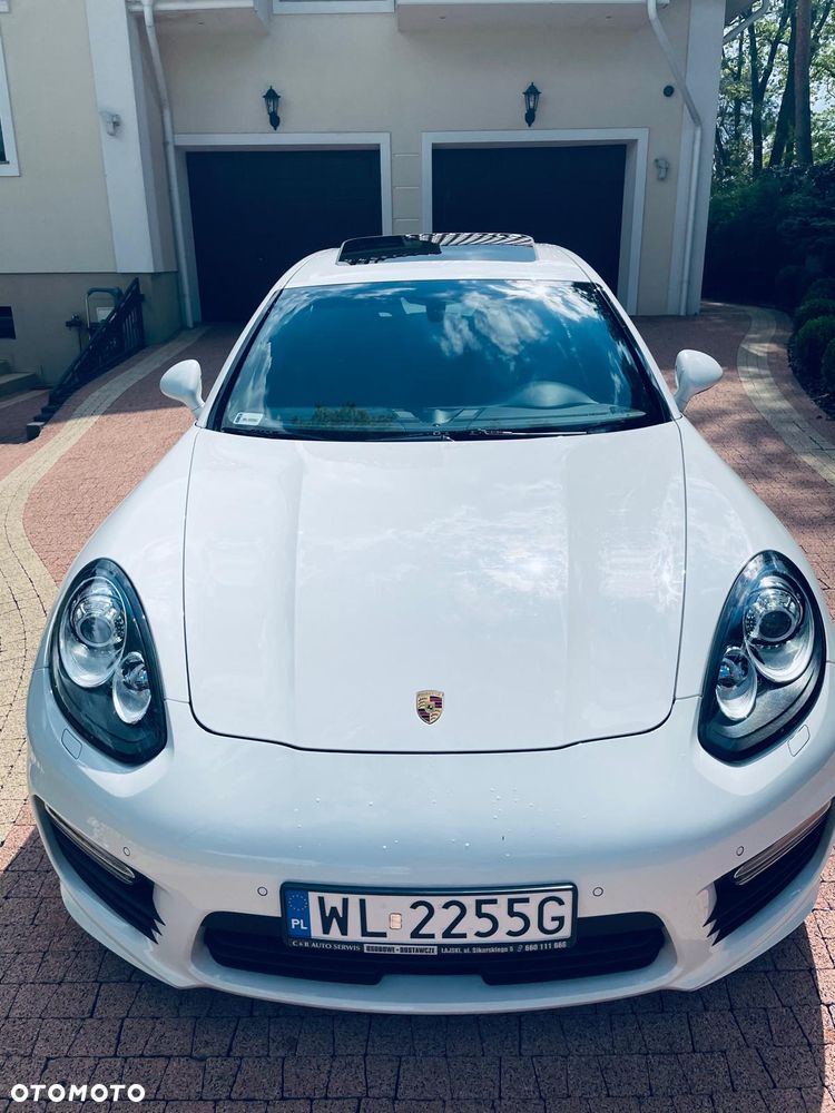 Porsche Panamera GTS PDK - 4
