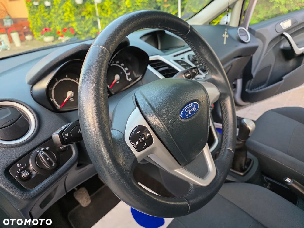 Ford Fiesta 1.4 Champions Edition - 28