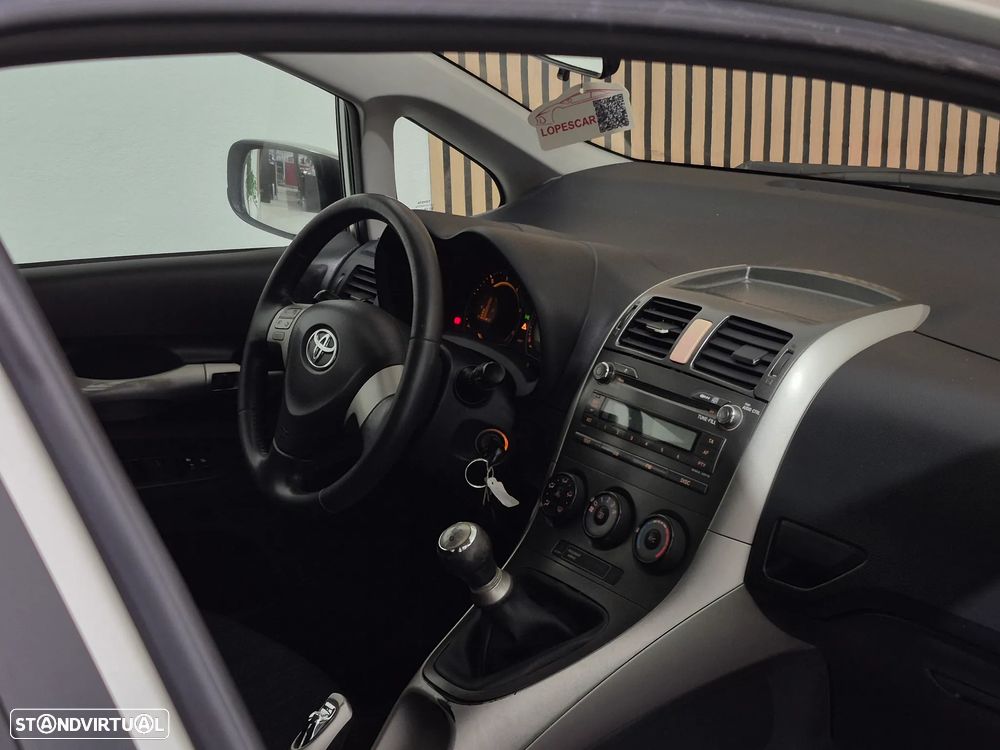 Toyota Auris 1.4 D-4D AC - 11