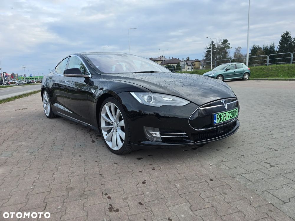 Tesla Model S - 1