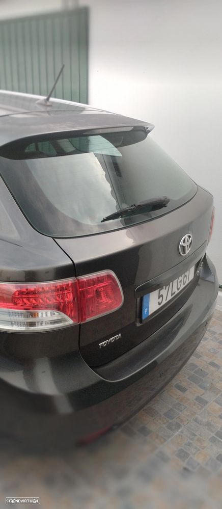 Toyota Avensis SW 2.0 D-4D Exclusive +Pele+GPS - 9