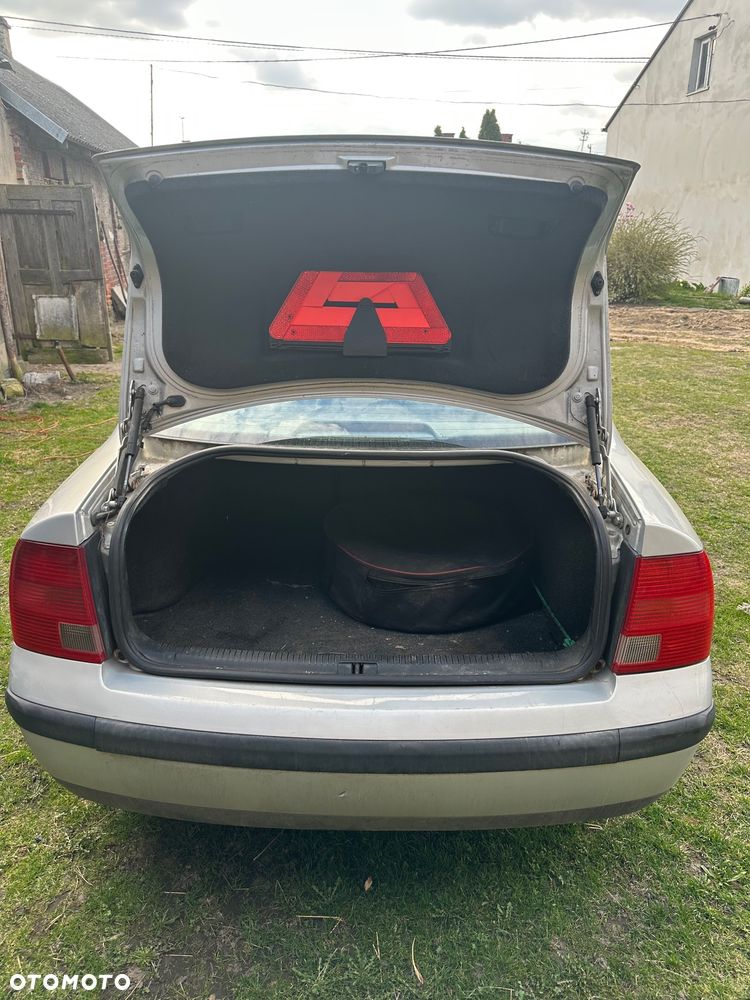 Volkswagen Passat 1.6 - 7