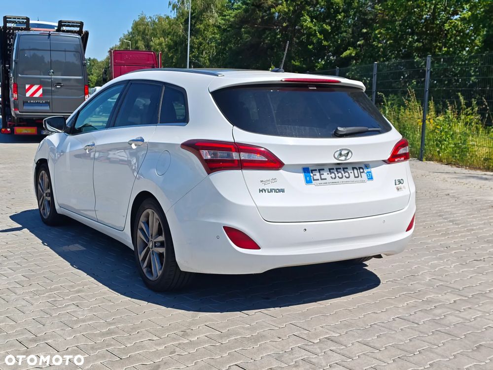 Hyundai i30 1.6 CRDi Fifa World Cup Edition - 6