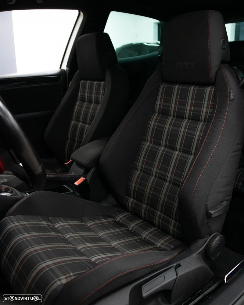 VW Golf 2.0 TSi GTI DSG - 40