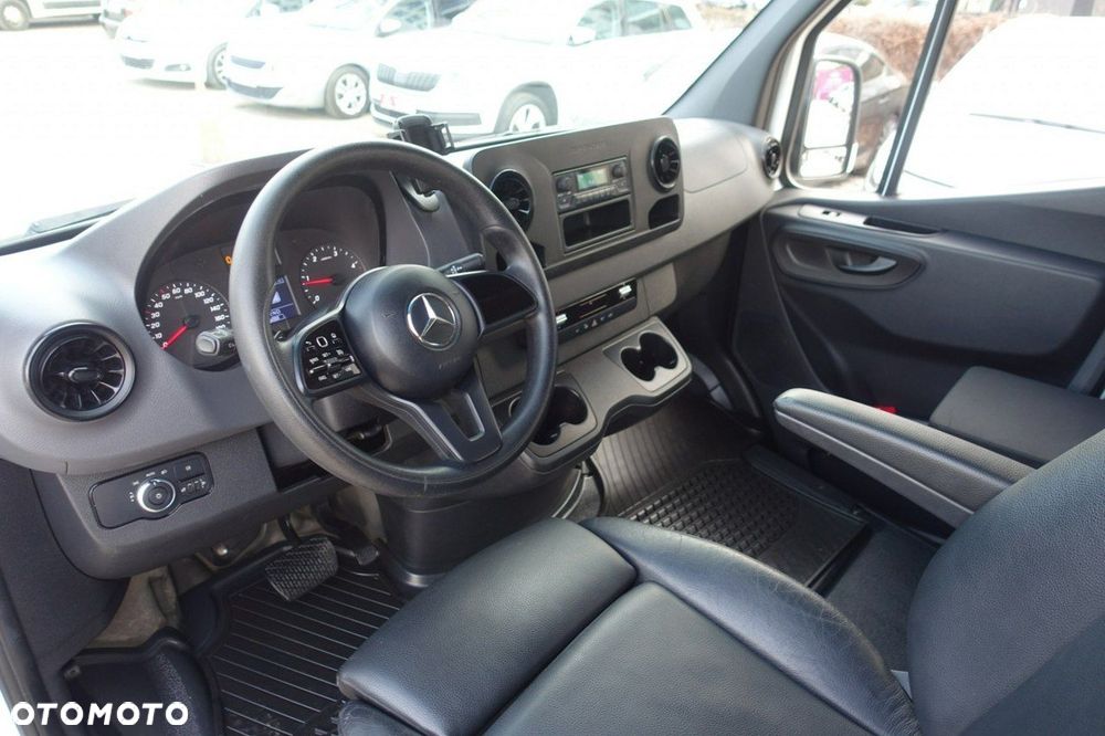 Mercedes-Benz Sprinter - 12