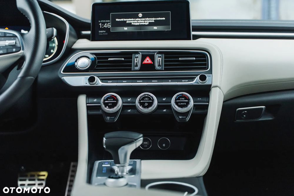 Genesis G70 2.0T Plus AWD 8AT Sport - 37
