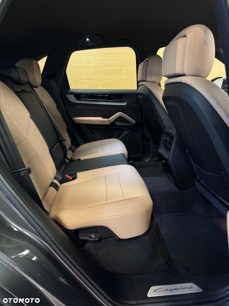 Porsche Cayenne Standard - 8