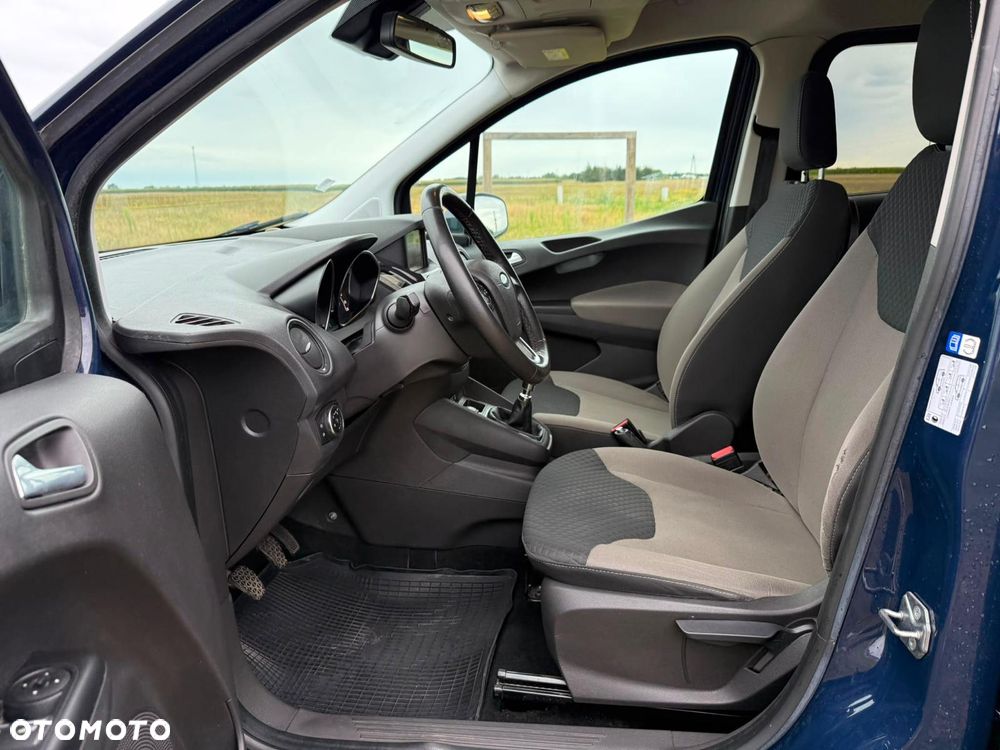 Ford Tourneo Courier 1.0 EcoBoost S&S Ambiente - 37