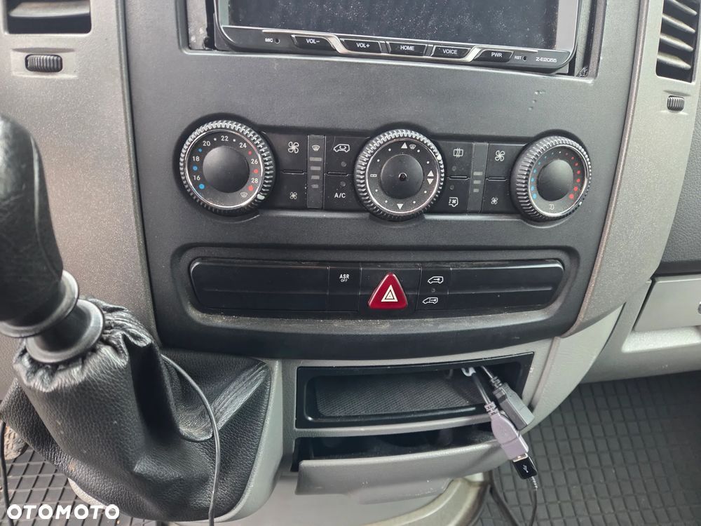 Mercedes-Benz Sprinter - 9