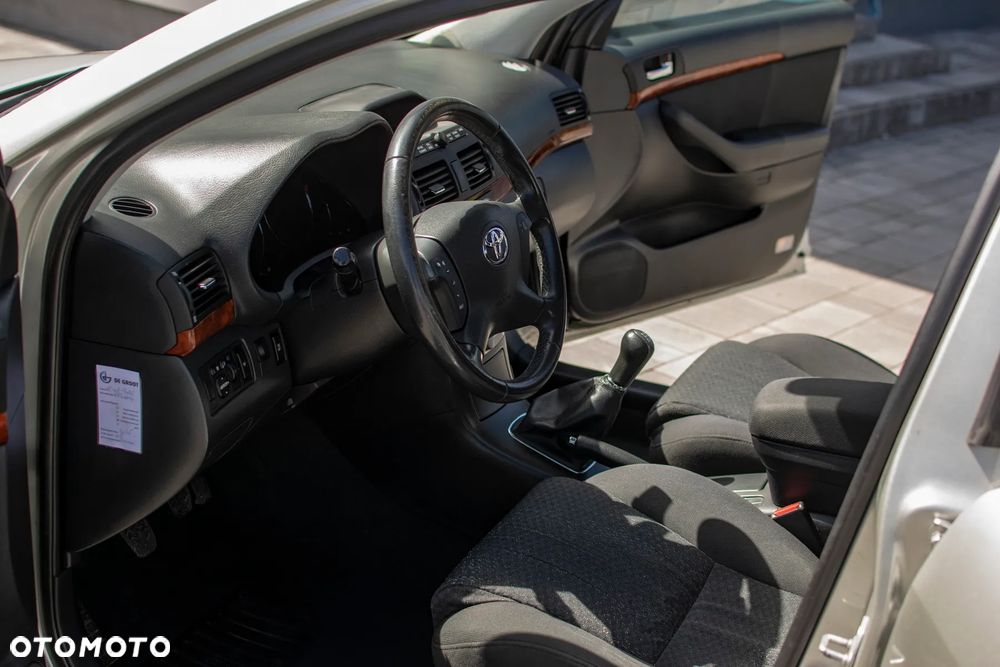 Toyota Avensis - 4