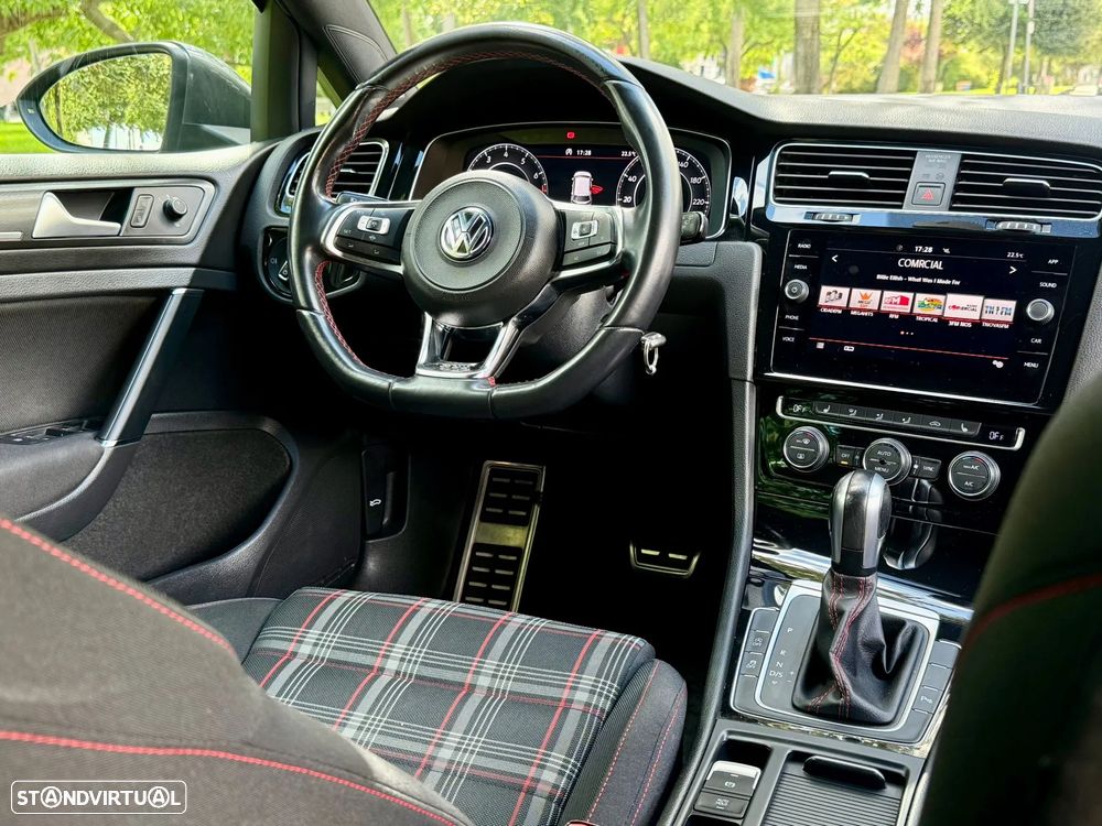 VW Golf GTI 2.0 TSI OPF DSG Performance - 14