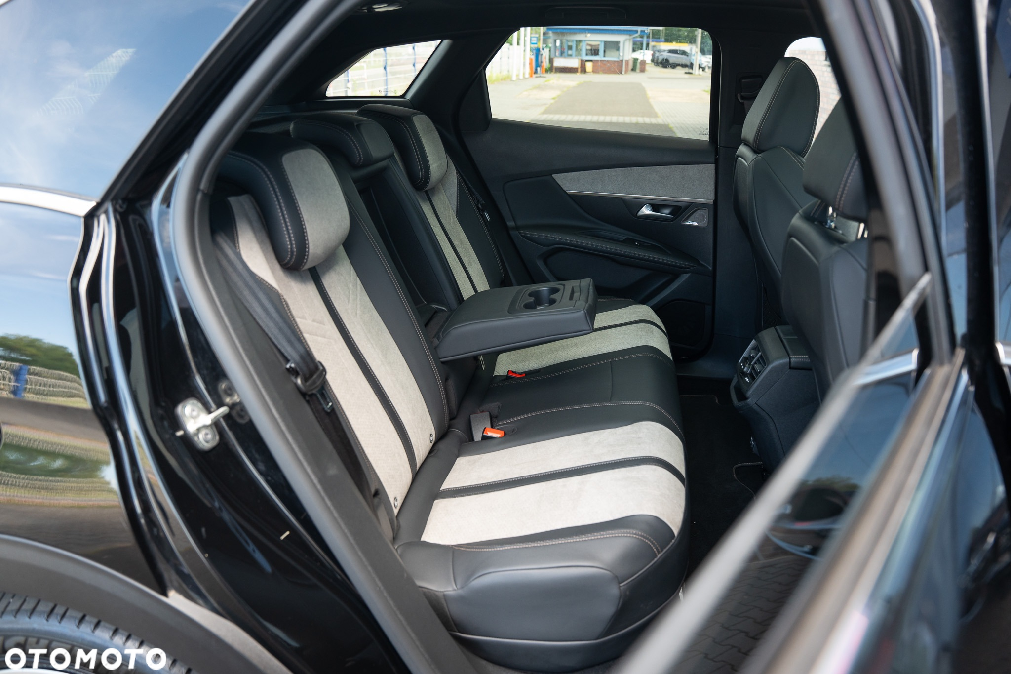 Peugeot 3008 1.6 PureTech Hybrid PHEV Allure Pack S&S EAT8 - 36