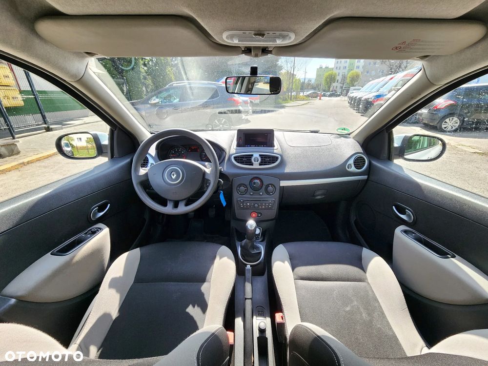 Renault Clio 1.2 16V 75 Expression - 8