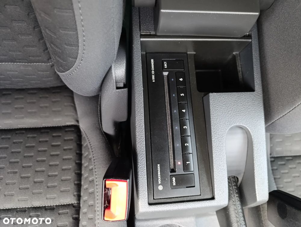 Volkswagen Touran - 31