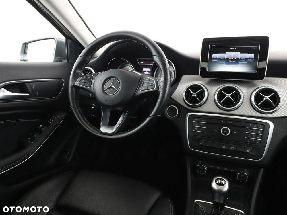 Mercedes-Benz GLA 180 Urban - 17