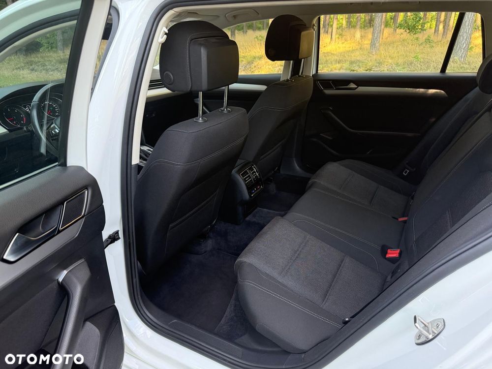 Volkswagen Passat - 10