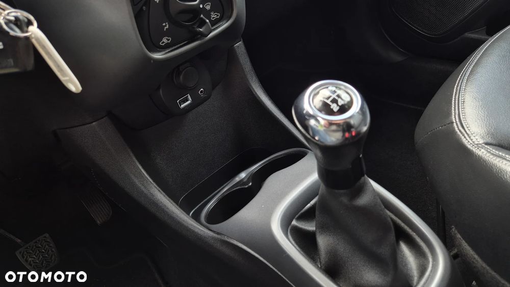Toyota Aygo x-clusiv - 38