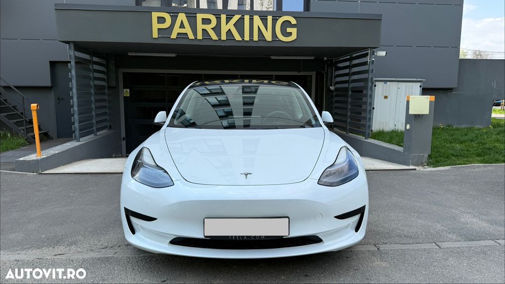 Tesla Model 3 - 1
