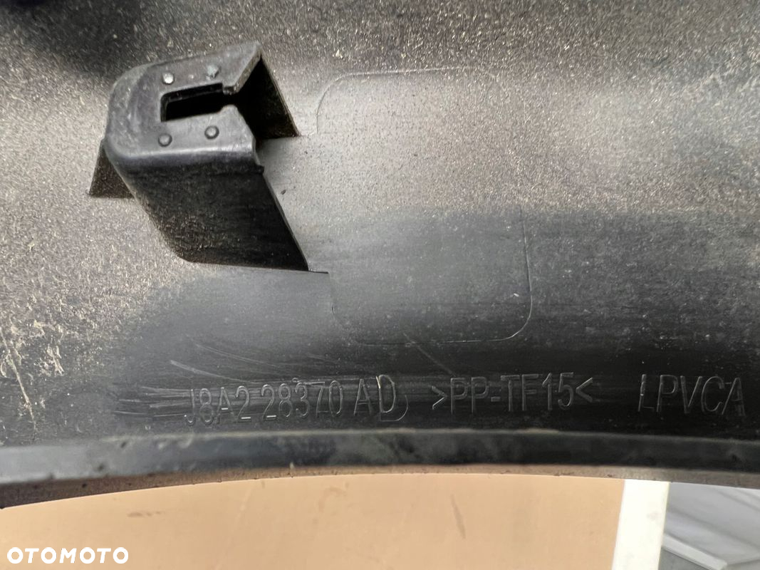 Range Rover Velar listwa błotnika prawy tył - 4