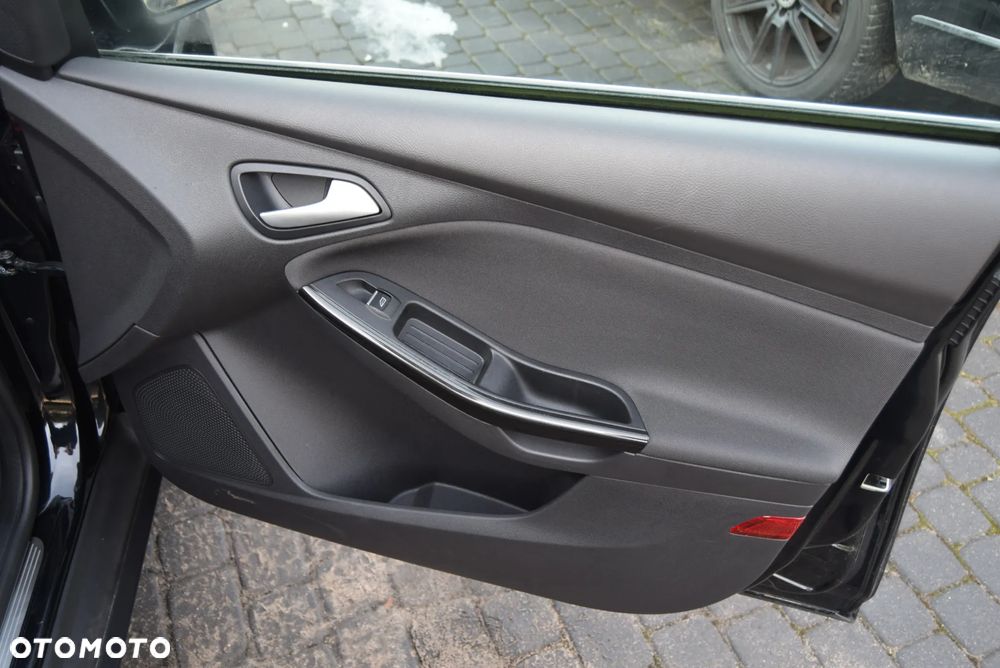 Ford Focus 1.0 EcoBoost Titanium - 24