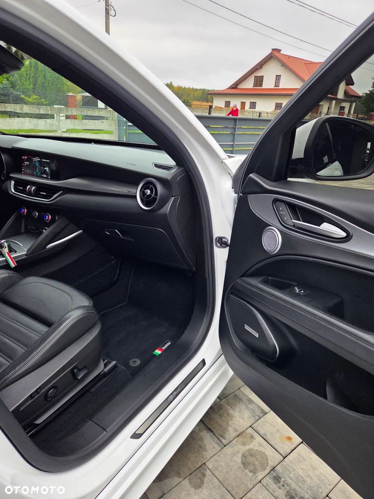 Alfa Romeo Stelvio 2.0 Turbo Veloce TI Q4 - 19