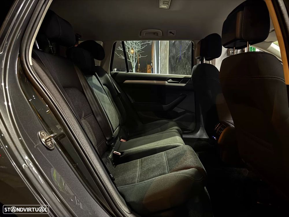 VW Passat Variant 1.6 TDI Confortline DSG - 35