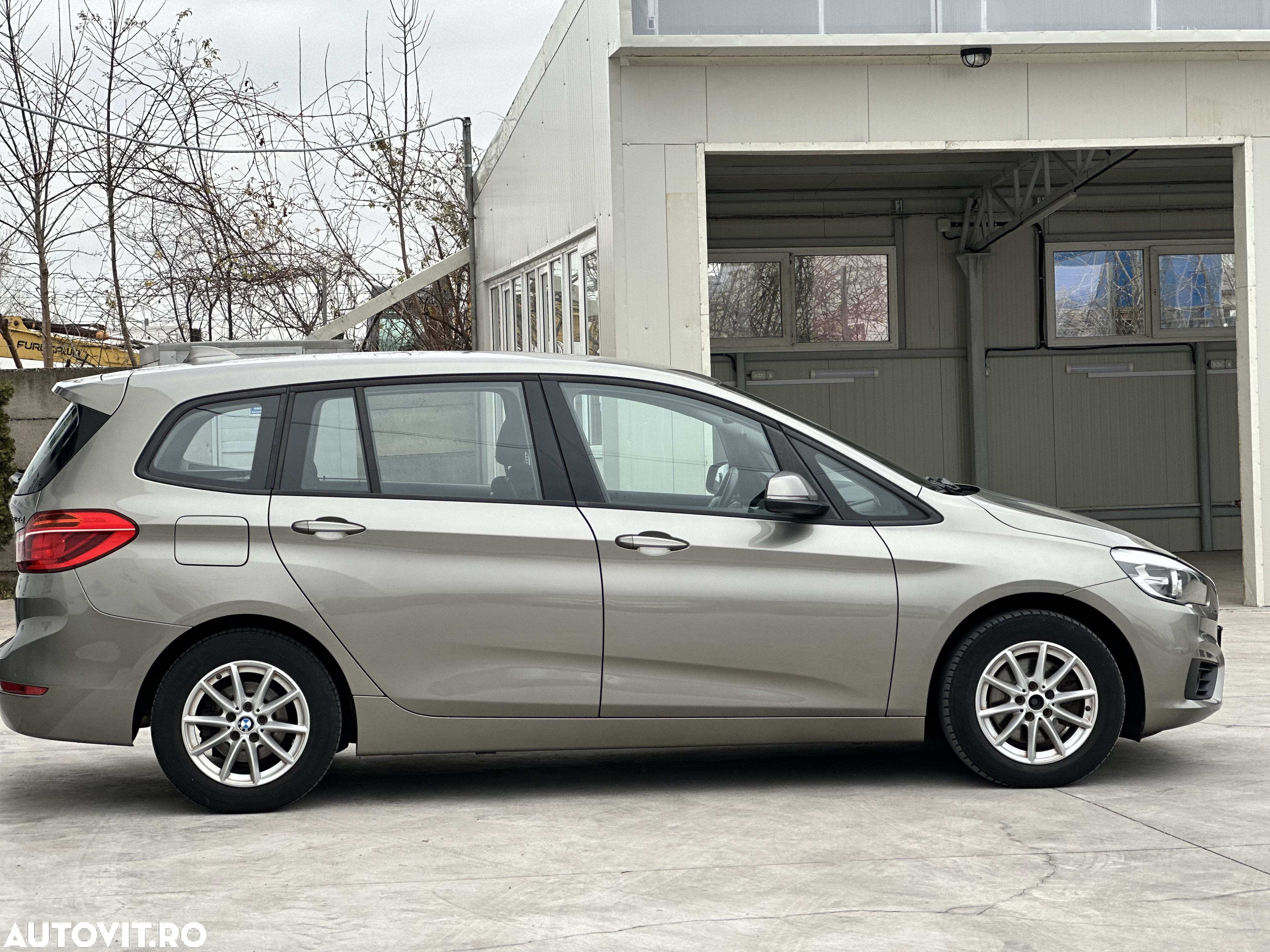 BMW Seria 2 218d Standard - 10