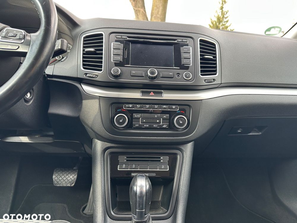 Volkswagen Sharan 2.0 TDI DSG BlueMotion Technology Trendline - 26