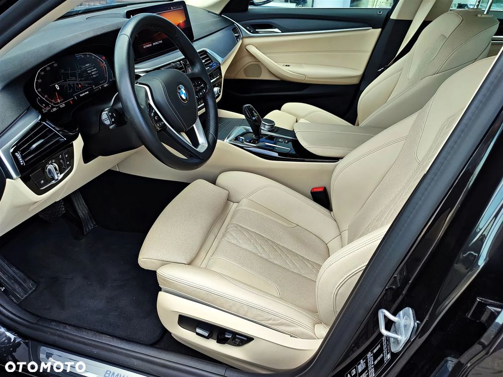 BMW Seria 5 520d xDrive MHEV - 15