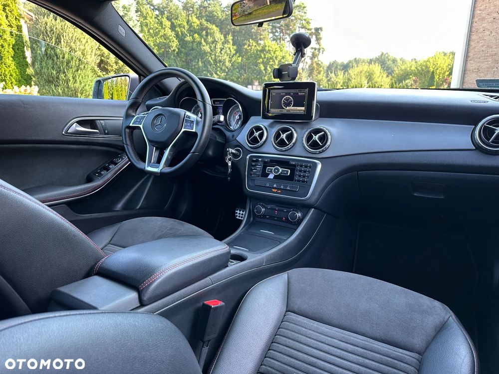 Mercedes-Benz GLA 250 7G-DCT - 26