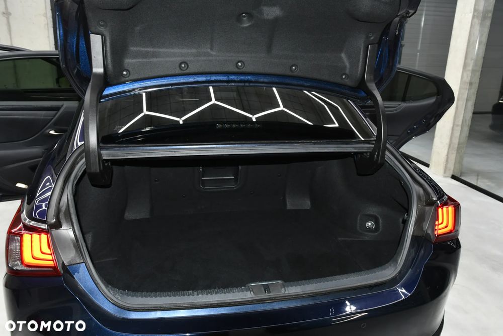 Lexus ES 300h Business Edition + - 26