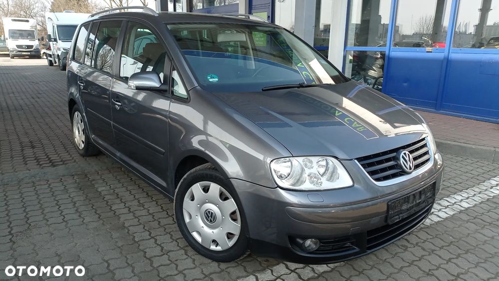 Volkswagen Touran 1.6 FSI Trendline - 23
