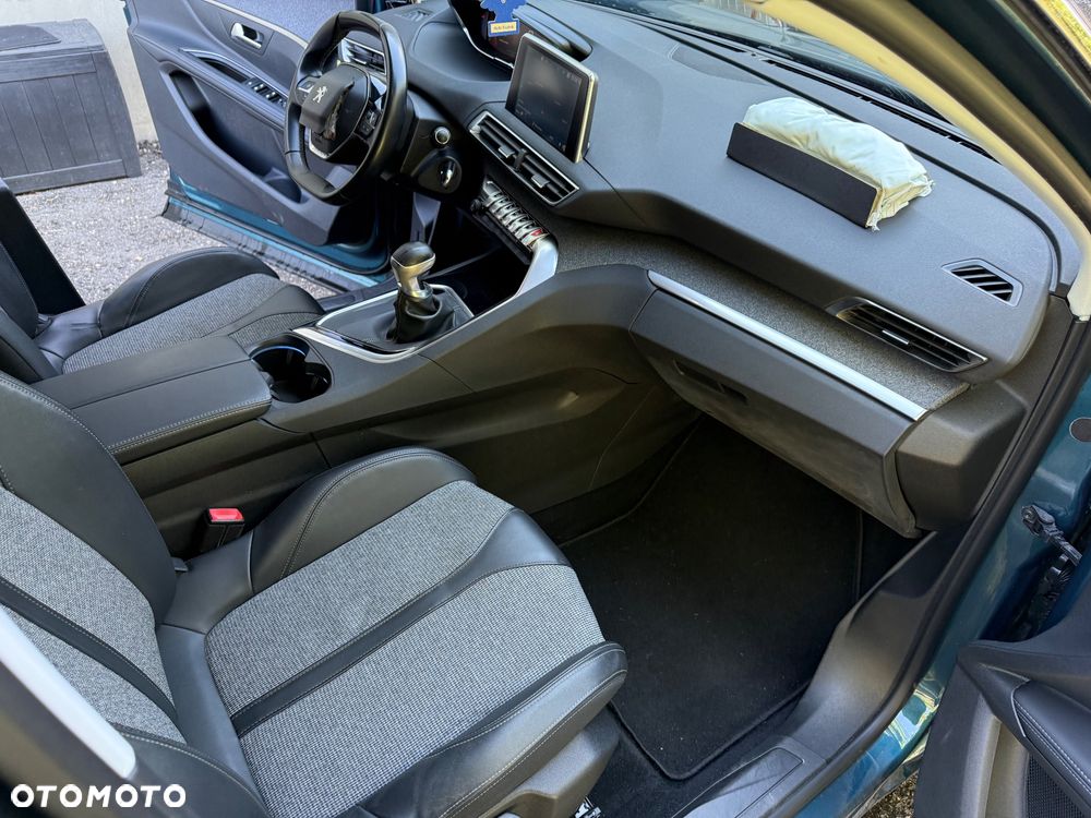 Peugeot 5008 PureTech 130 Stop & Start Allure Business-Paket - 23