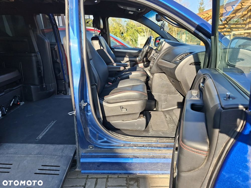 Dodge Grand Caravan - 13