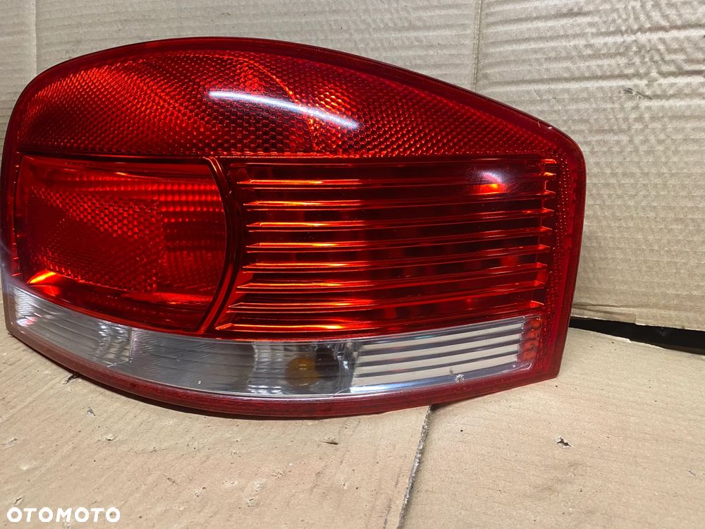LAMPA TYLNA PRAWA AUDI A3 8P 280402 8P0945258 - 3