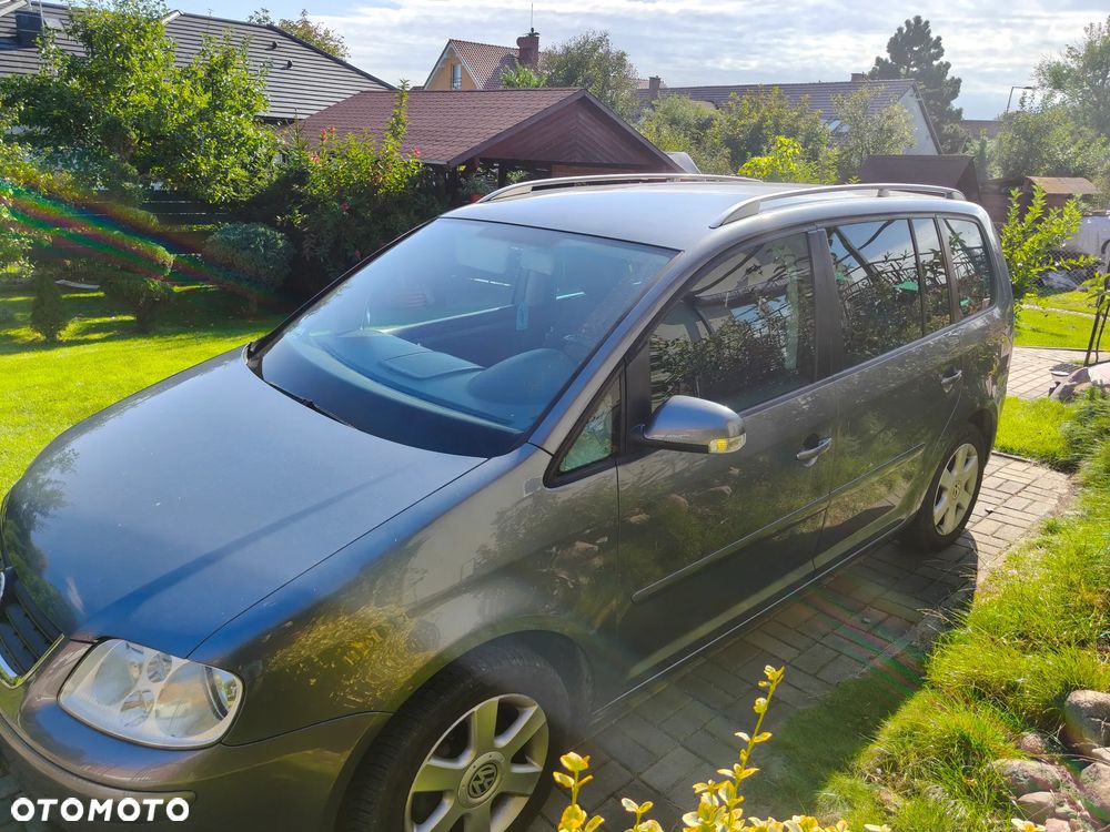 Volkswagen Touran 1.6 FSI Trendline - 11