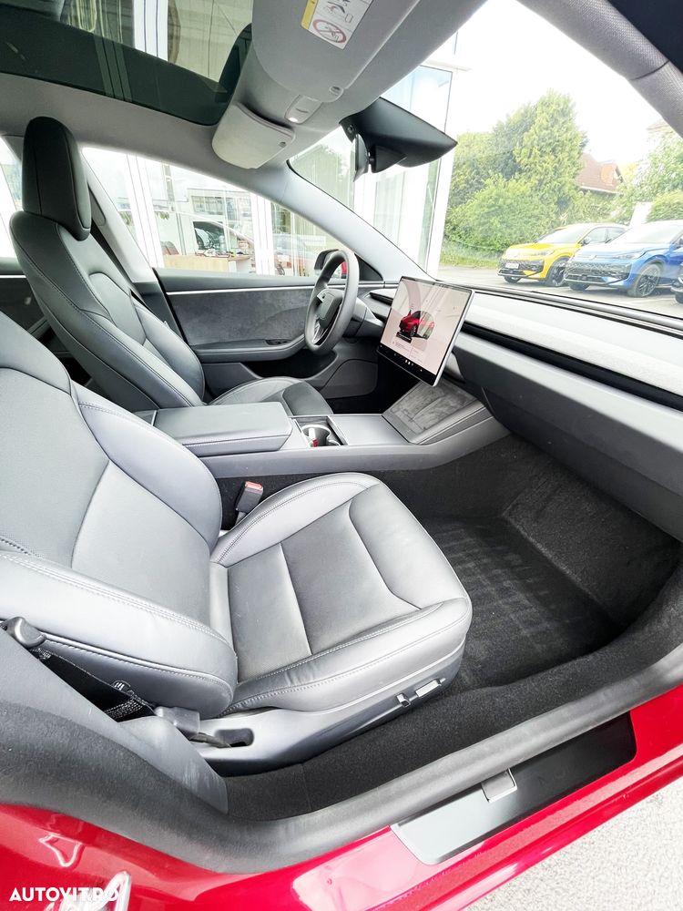 Tesla Model 3 - 8