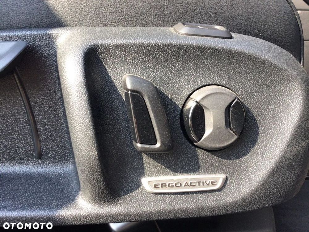 Volkswagen Passat Variant 1.5 TSI EVO Elegance DSG - 29