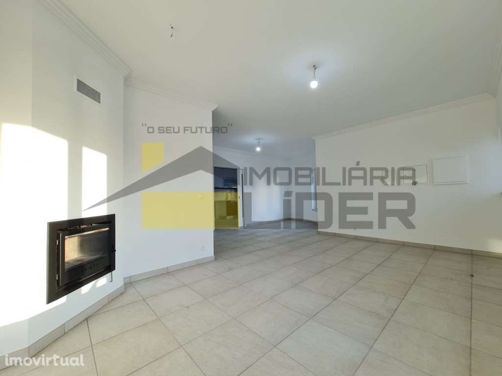 Moradia com 3 pisos T4 no centro da Ericeira Próximo as praias - Grande imagem: 4/32