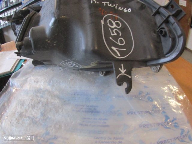 Farol Far1658 RENAULT TWINGO 2 FASE 1 2007 1.2I 75CV 3P CINZA ESQ H4 ORIGINAL HELLA Apoios Danificados - 4