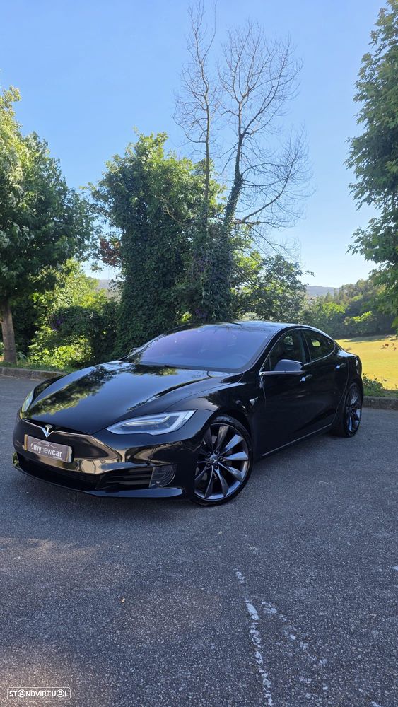 Tesla Model X - 1