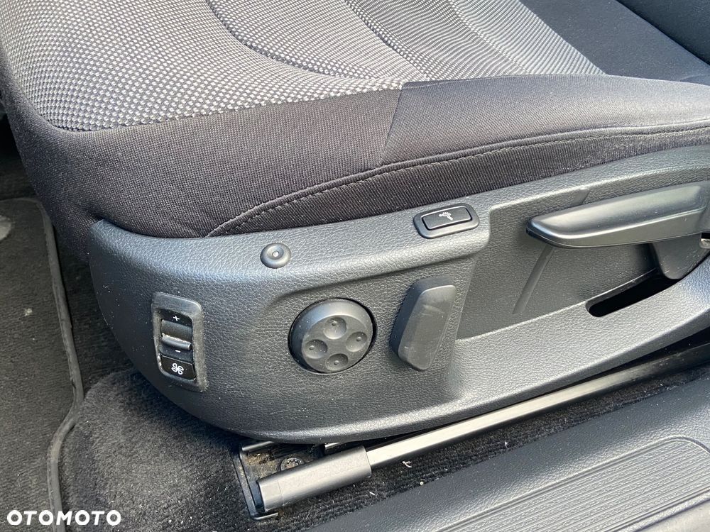 Volkswagen Passat Variant 2.0 TDI Highline DSG - 24