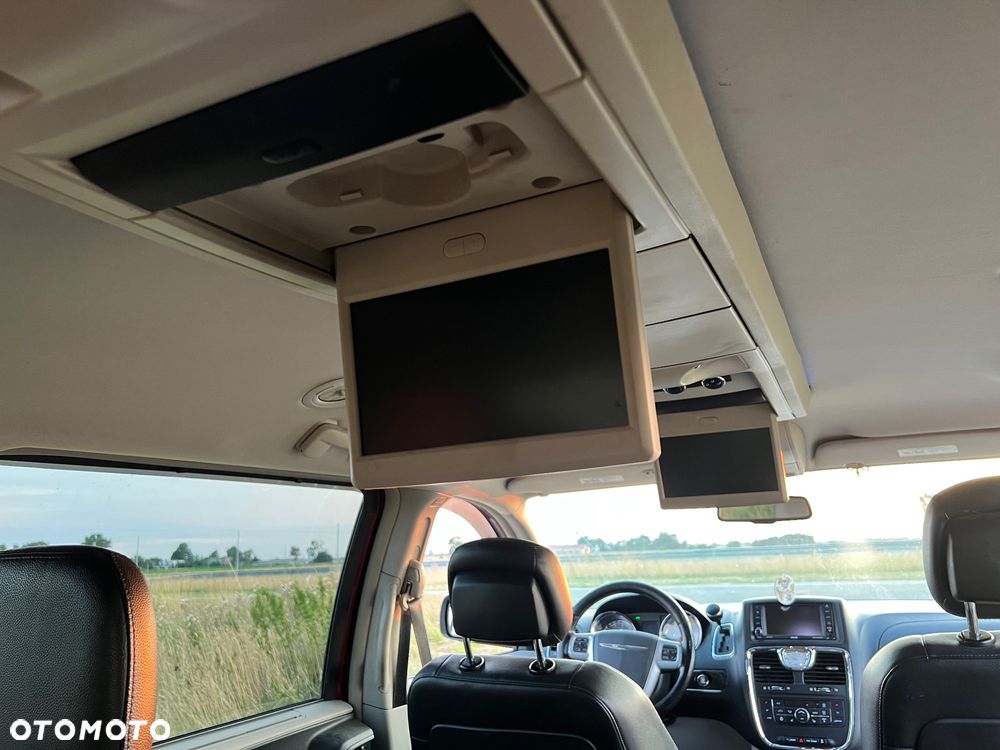 Chrysler Town & Country 3.6 Limited - 17