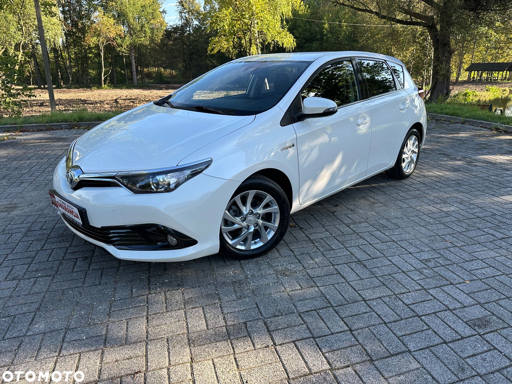 Toyota Auris 1.8 VVT-i Hybrid Automatik Comfort - 1