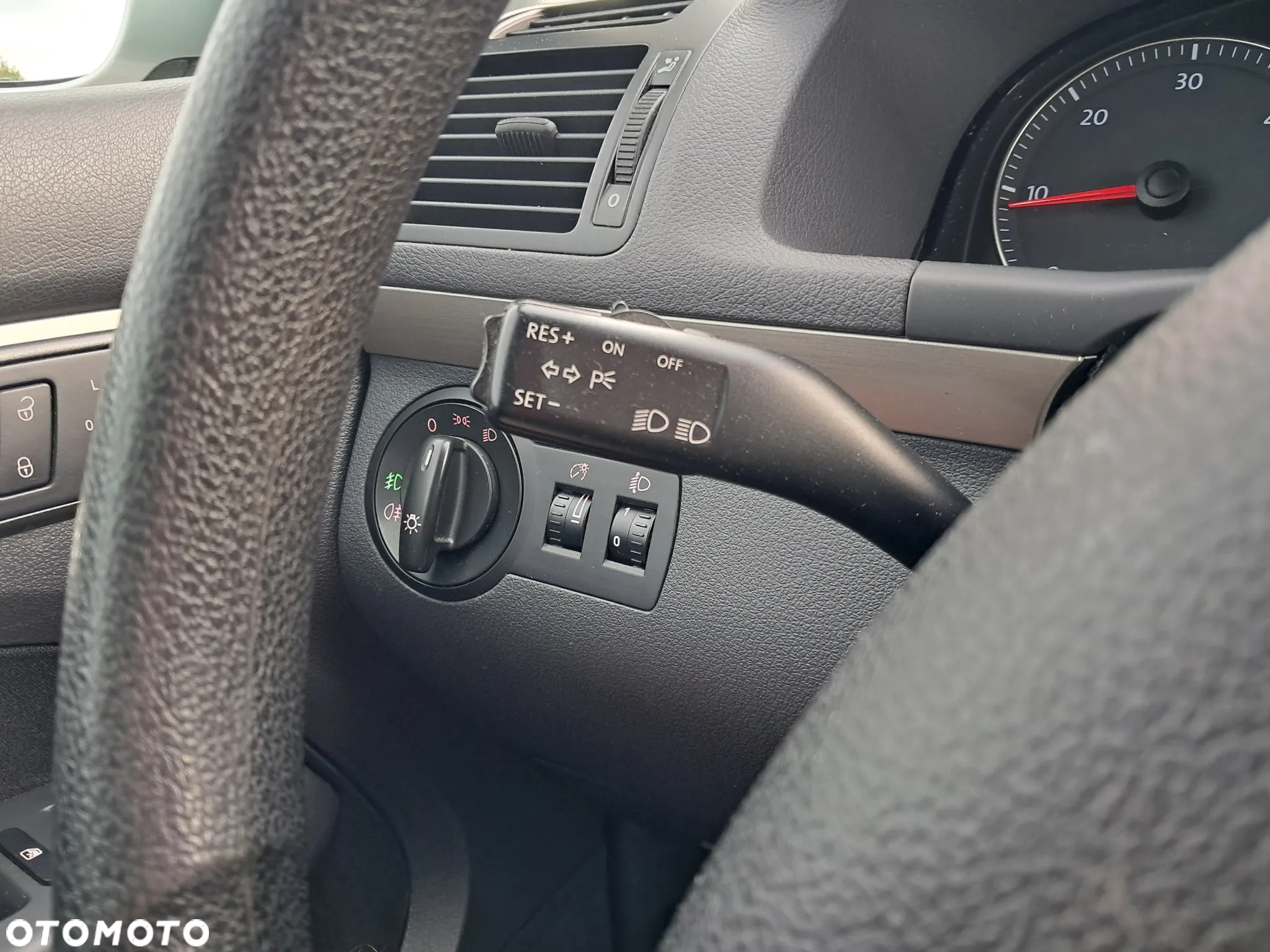 Volkswagen Touran 1.9 TDI DPF Highline - 24