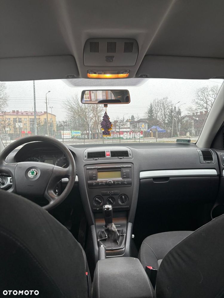 Skoda Octavia 1.6 Ambiente - 24