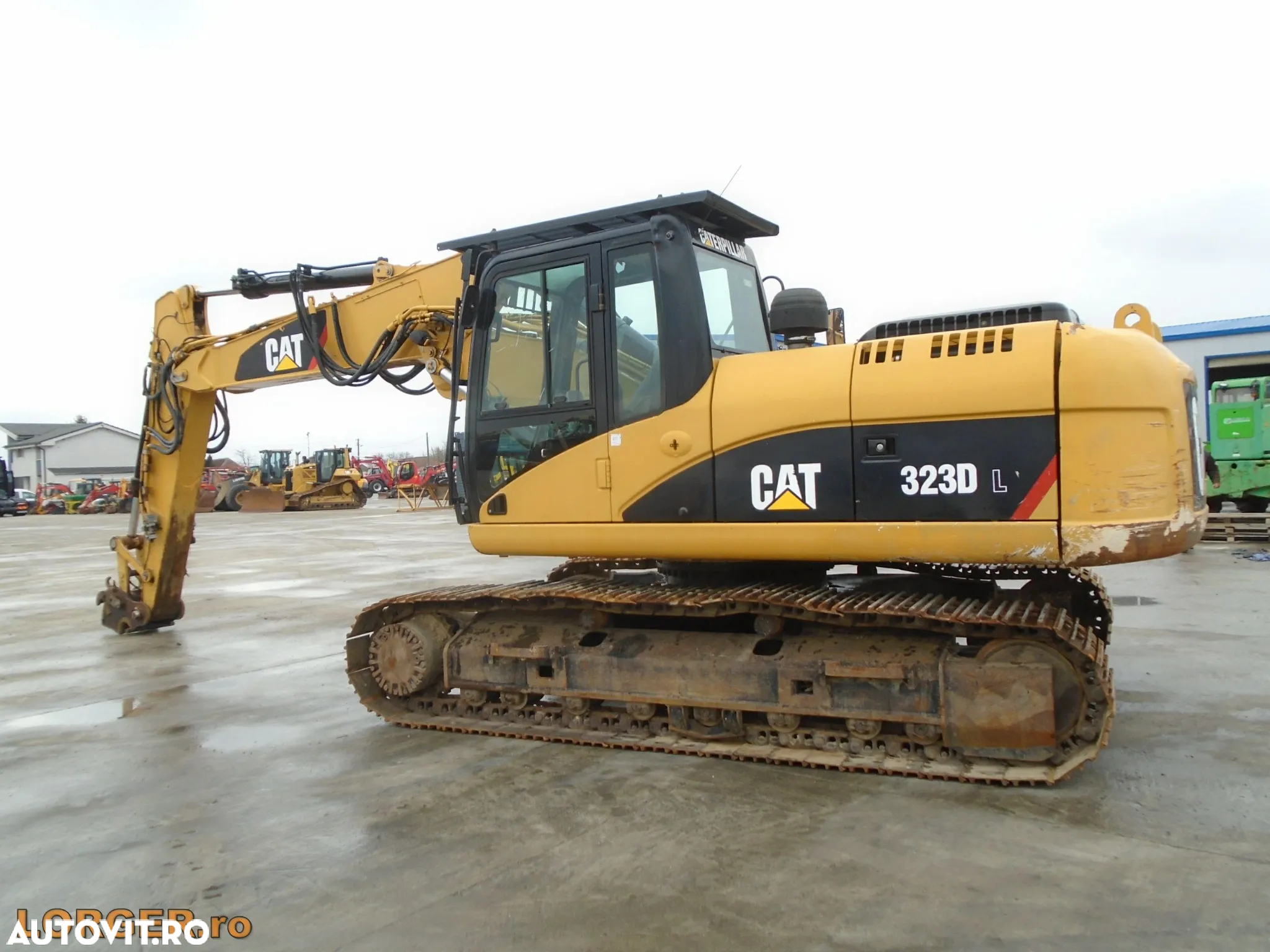 Cat 323D - 2