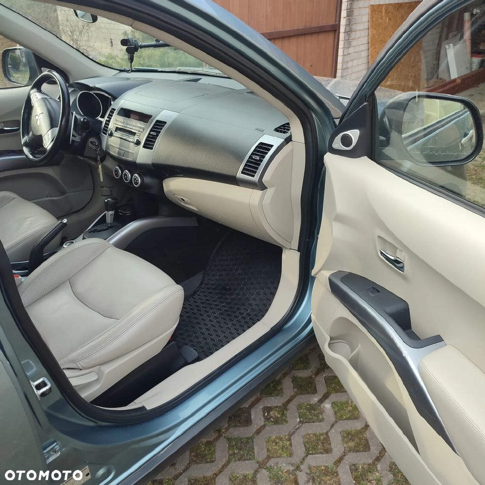 Mitsubishi Outlander 3.0 V6 XLS - 3